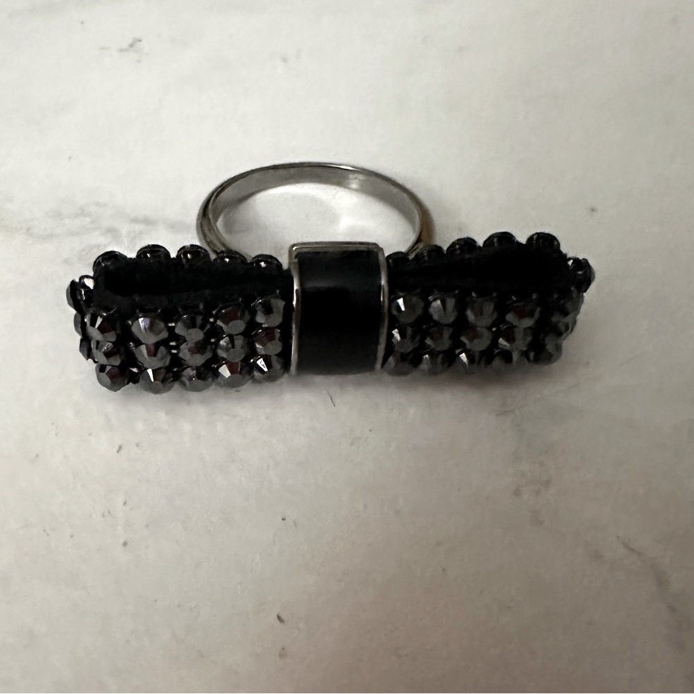 Swarvorski Black Crystal bow ring